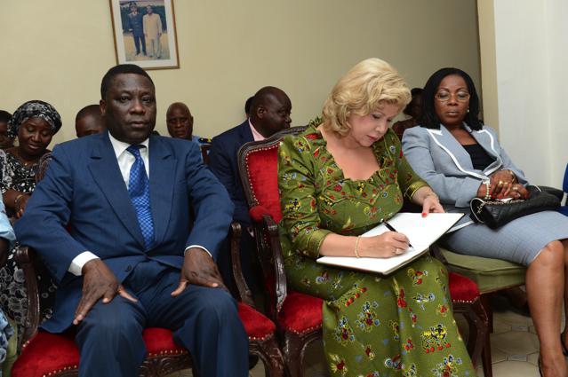 The First Lady "dries the tears" of General Yao Brou Alain’s family