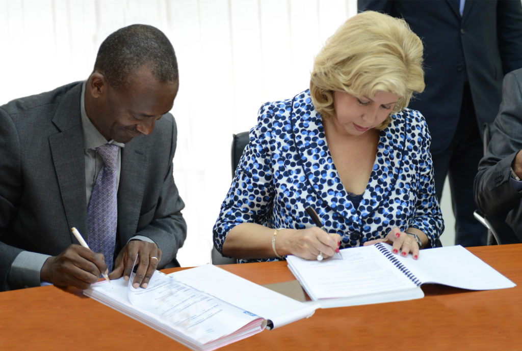 Dominique Ouattara and Ivorian Consortium Cauris SC 2 S have signed the contract for the construction of the Mother-Child Hospital of Bingerville.