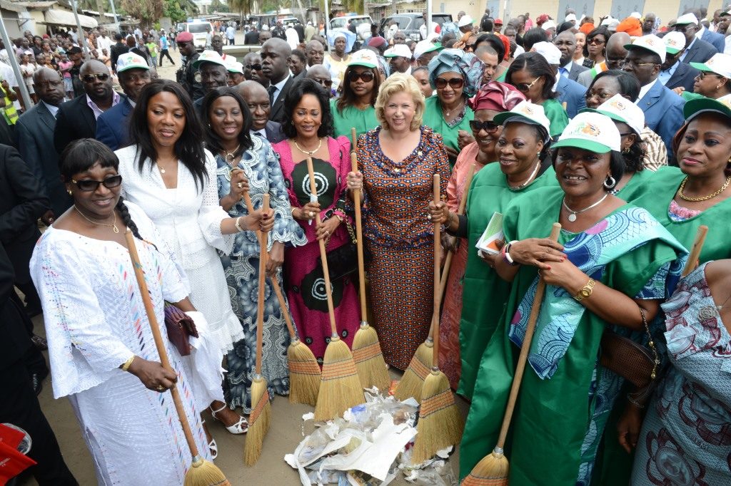 La Première Dame, Mme Dominique Ouattara a émis le voeu que la ville d'Abidjan retrouve son lustre d'antan