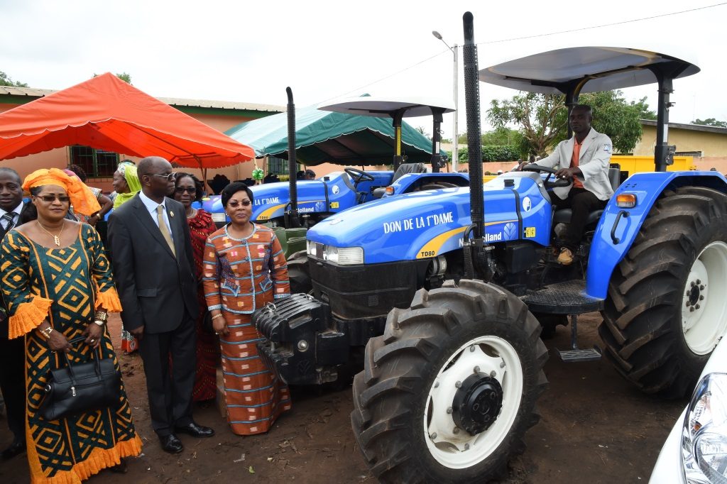 The First Lady Dominique Ouattara offers two ambulances and equipment to the population and CFA 50 million to women