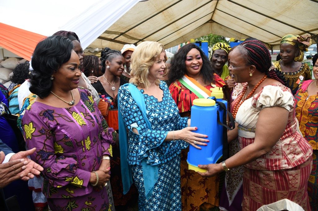 The First Lady Dominique Ouattara “spoils” the food crops women of Côte d’Ivoire