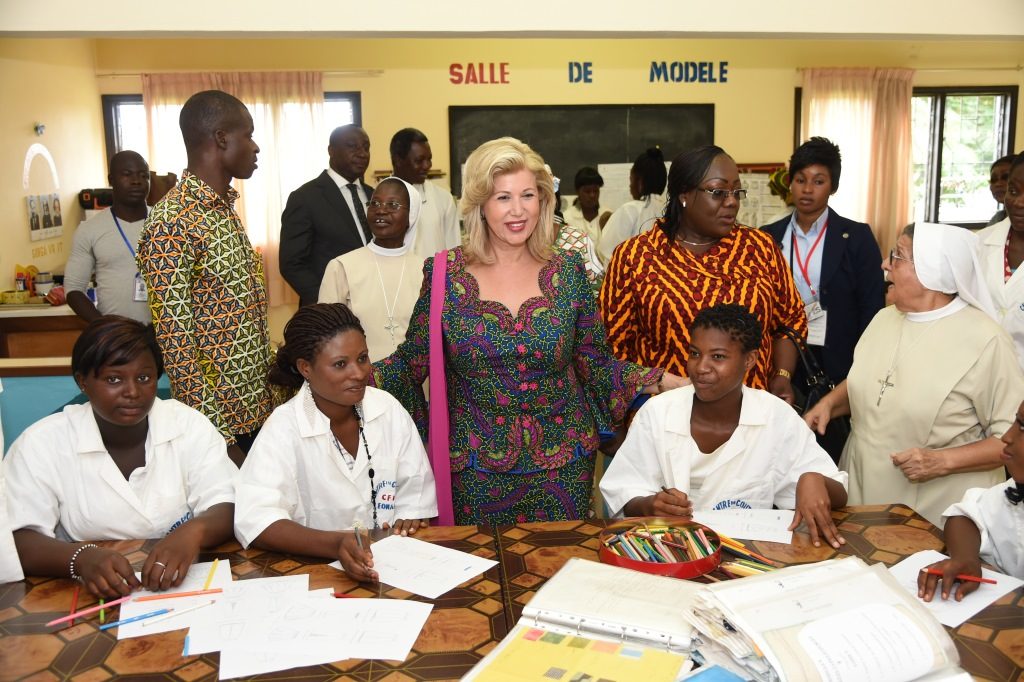 Dominique Ouattara offers gifts worth F CFA 11 million to the Leonardi vocational training center