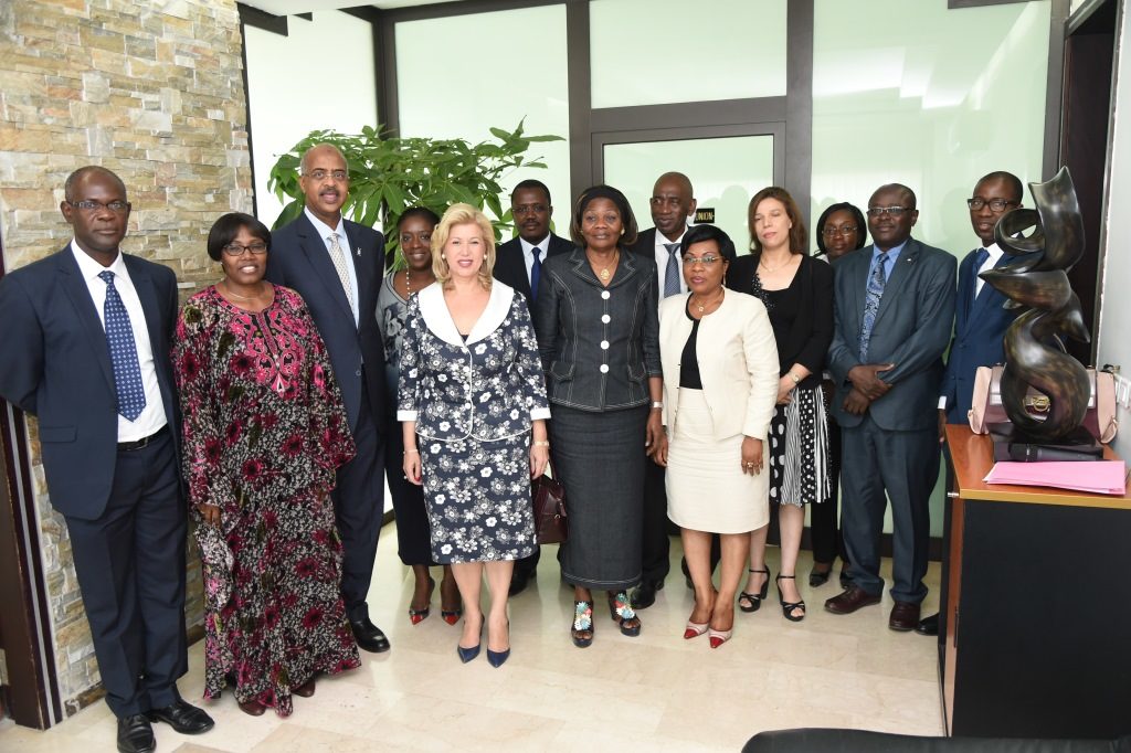 First Lady Dominique Ouattara Exchanged with a Delegation of the Red Cross