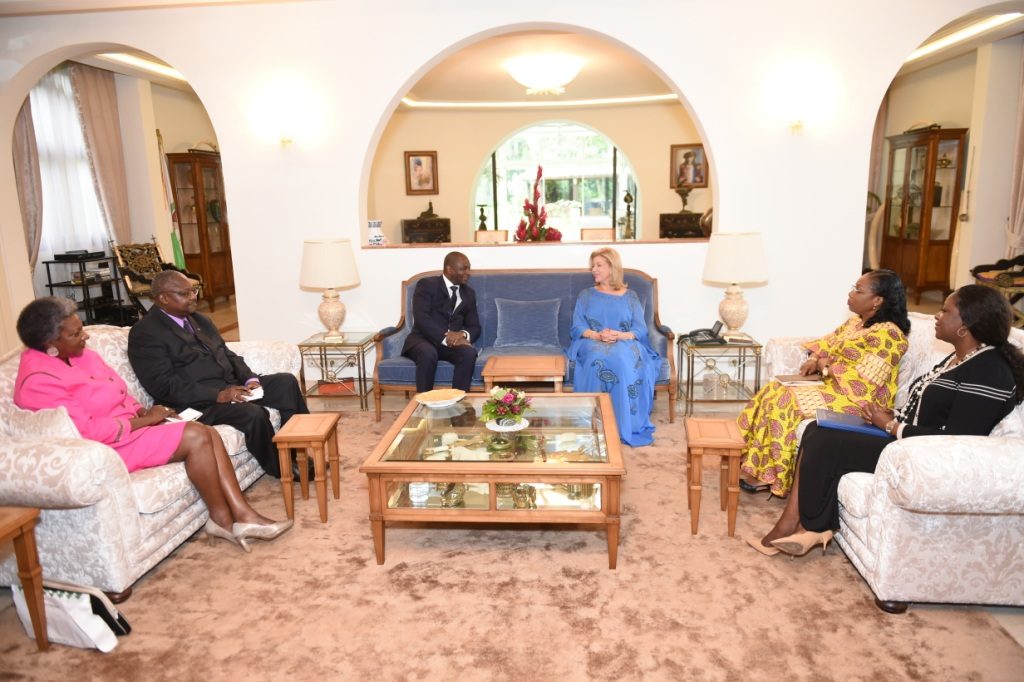 The first lady exchanged with a delegation of the oif.