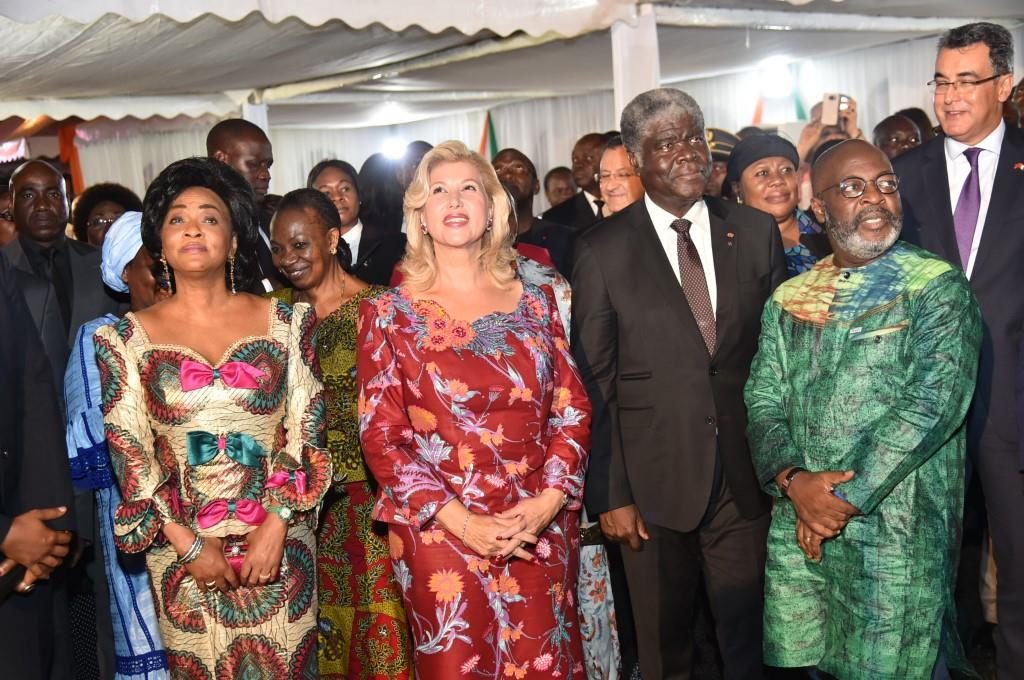 La Première Dame, Dominique Ouattara donne le top depart de l’illumination de la ville d’Abidjan