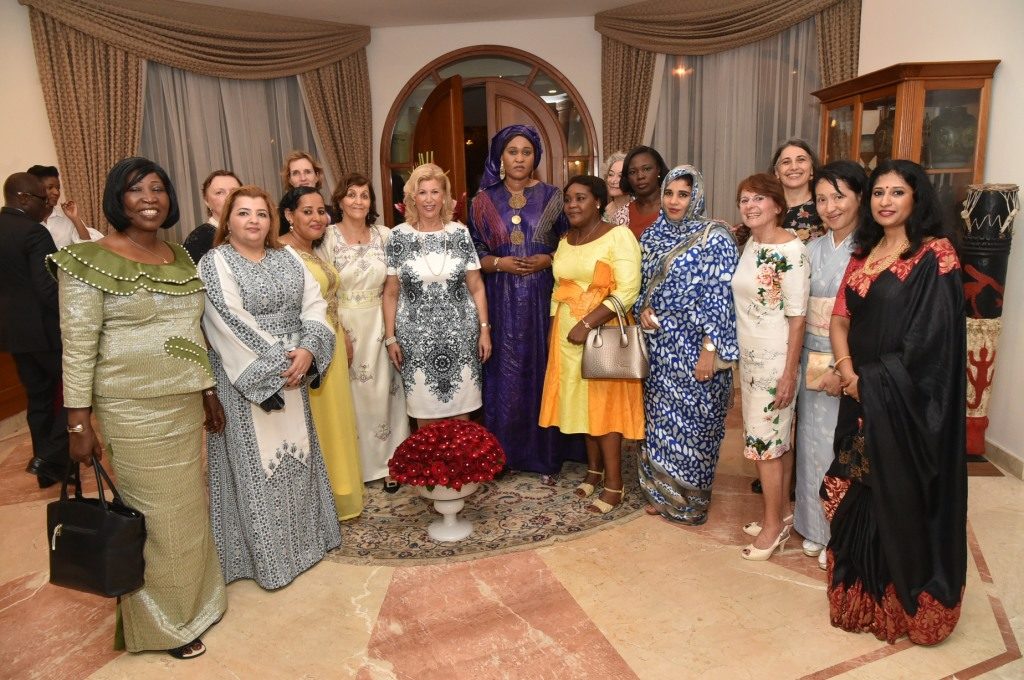 Women extend their best wishes to the First Lady