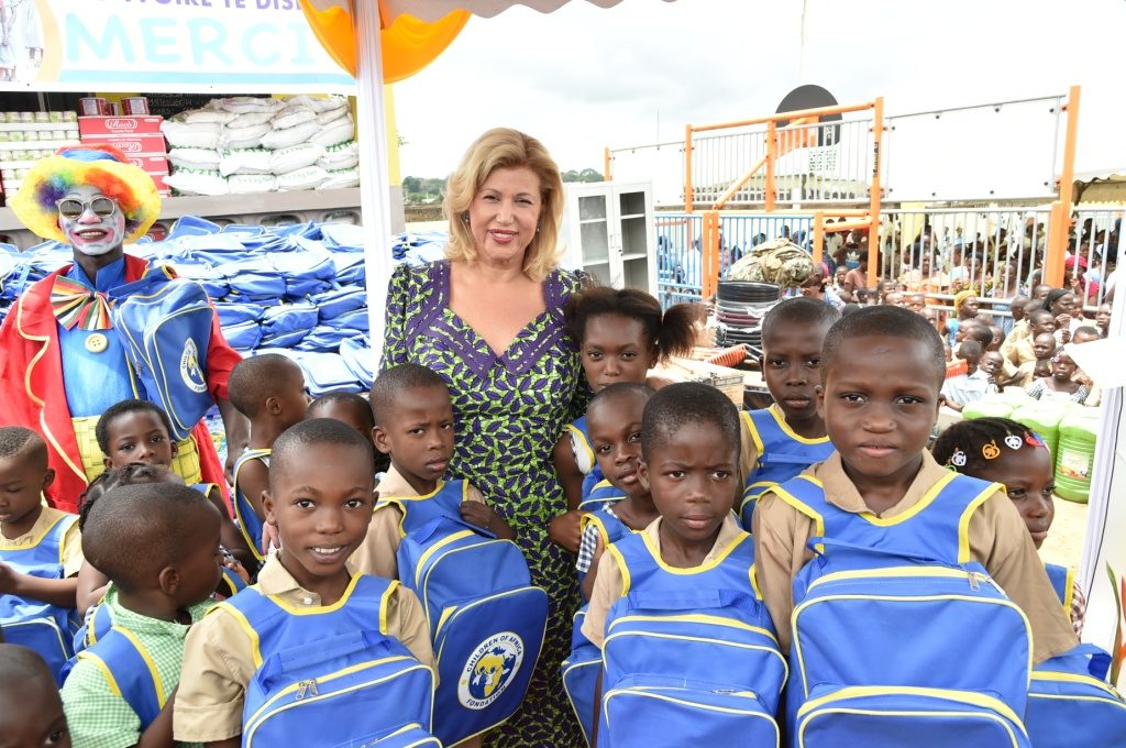 Dominique Ouattara will offer 15,000 school kits to schoolchildren in the country